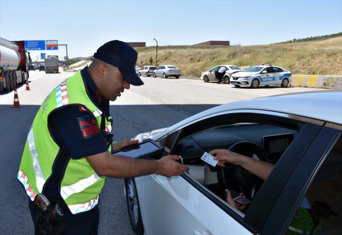 "Kilit kavşak" Kırıkkale'de bayram öncesi trafik yoğunluğu arttı