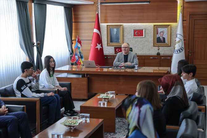 Sivas Belediye Başkanı Bilgin, LGS'den tam puan alan öğrencileri ağırladı