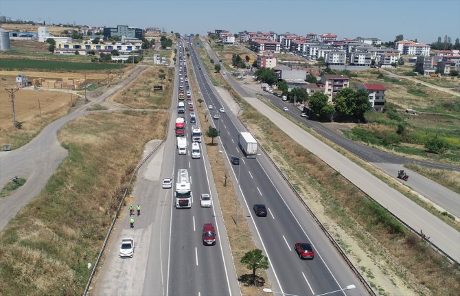 Tekirdağ-İstanbul kara yolunda bayram tatili yoğunluğu yaşanıyor