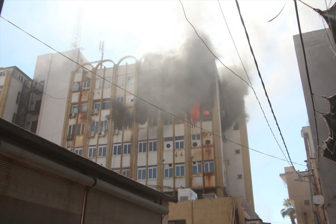 Adana'da iş merkezindeki atölyede çıkan yangın söndürüldü