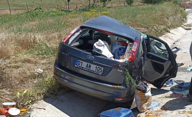 Bitlis'te otomobil ile hafif ticari aracın çarpışması sonucu 5 kişi yaralandı