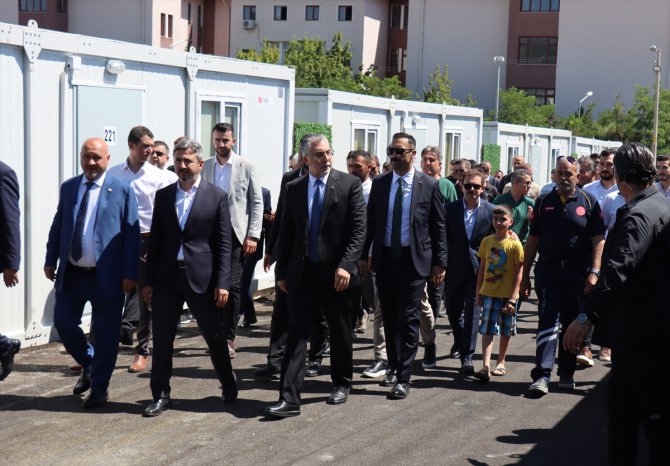 Çalışma ve Sosyal Güvenlik Bakanı Işıkhan, Adıyaman'da ziyaretlerde bulundu