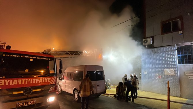 Esenyurt'ta binanın giriş katındaki depoda çıkan yangın söndürüldü