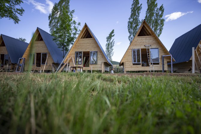 Turizmin hareketlendiği Tunceli Ovacık'ta bungalov evler yaygınlaşıyor