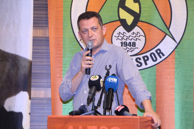 Alanyaspor Kulübünün olağanüstü genel kurulunda Çavuşoğlu, başkanlığa yeniden seçildi