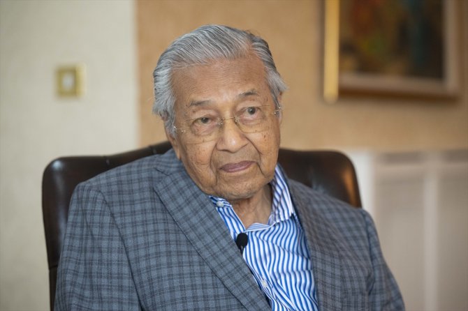 Eski Malezya Başbakanı Muhammed: "Barış ve istikrara inanan her ülke, D-8'e katkıda bulunmalı"