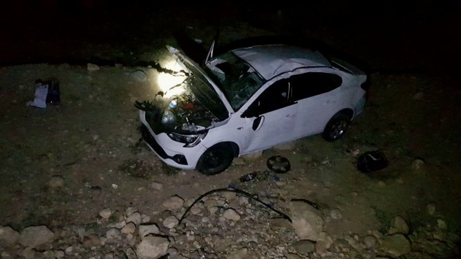 Karabük'te şarampole devrilen otomobildeki 5 kişi yaralandı