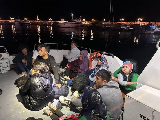 Kuzey Ege'de Yunanistan unsurlarınca geri itilen 99 düzensiz göçmen kurtarıldı