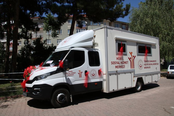 Malatya'da mobil sosyal hizmet aracı depremzedenin gelin arabası oldu