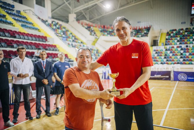 Oturarak Voleybol Uluslararası Altın Lig'de Bosna Hersek şampiyon oldu