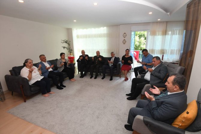 Antalya Valisi Yazıcı'dan şehit ailelerine ziyaret