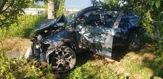 Bursa'da şarampole devrilen otomobildeki 1 kişi öldü, 2 kişi yaralandı
