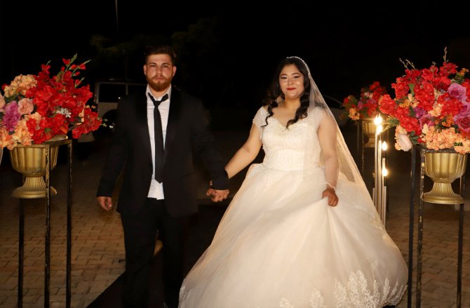 Depremzede çiftin düğün hayali Antalya'da gerçekleşti