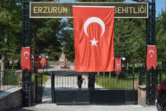 Doğu Anadolu'da Kurban Bayramı arifesinde şehitlikler ziyaret edildi