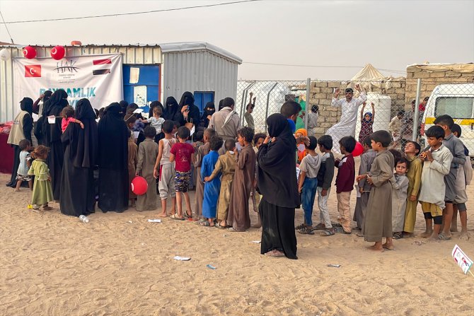 Hak İnsani Yardım Derneği, Yemenli yetimlere bayramlık kıyafet dağıttı