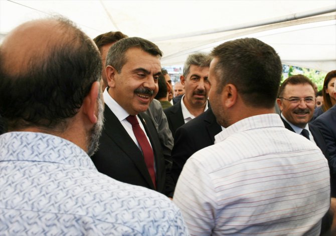 Milli Eğitim Bakanı Yusuf Tekin, Erzurum'da partisinin bayramlaşma programına katıldı: