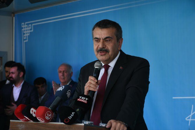 Milli Eğitim Bakanı Yusuf Tekin, Erzurum'da partisinin bayramlaşma programına katıldı: