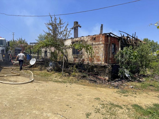 Uşak'ta bir evde çıkan yangında 89 yaşındaki kişi öldü