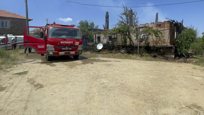Uşak'ta bir evde çıkan yangında 89 yaşındaki kişi öldü