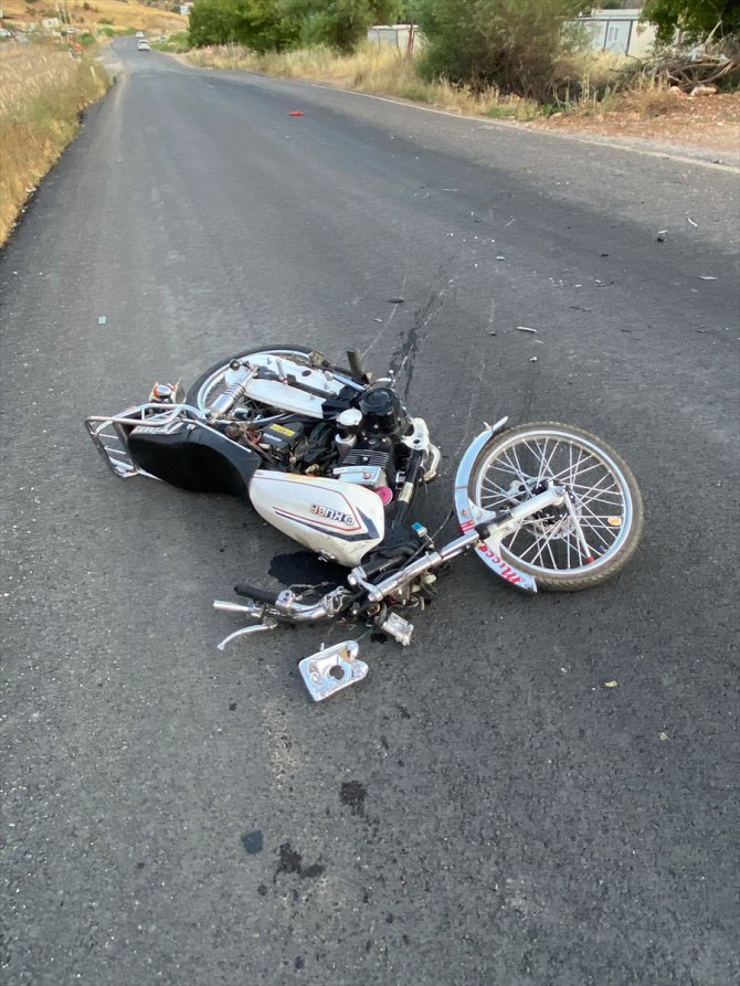 Adıyaman'da otomobille çarpışan motosikletin sürücüsü öldü