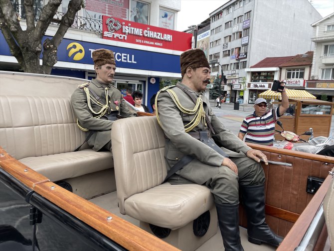 Atatürk'ün makam aracı olarak kullandığı otomobilin benzeri Bolu'da sergilendi