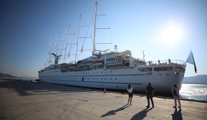 Çanakkale Limanı dünyanın en büyük kruvaziyer gemilerini ağırlıyor