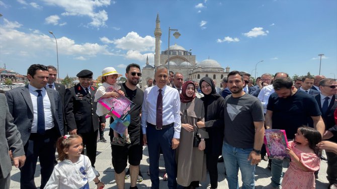 İçişleri Bakanı Ali Yerlikaya, Konya'da vatandaşlarla bayramlaştı: