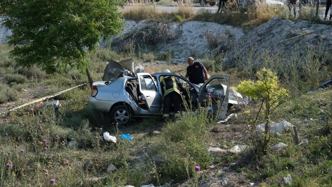 Konya'da tırın dorsesine çarpan otomobildeki bir kişi öldü, üç kişi yaralandı