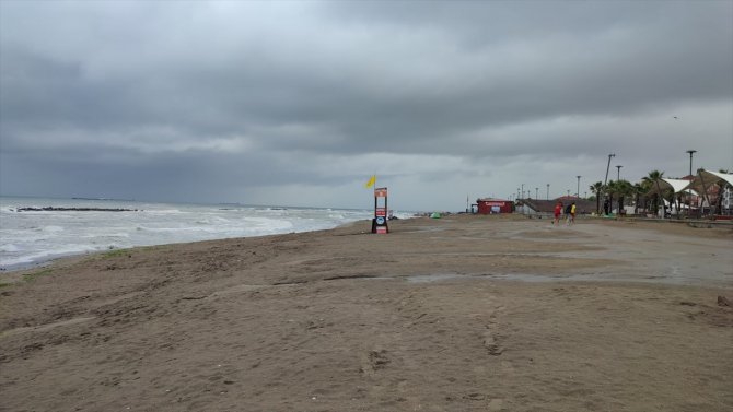 Sakarya'da olumsuz hava koşulları nedeniyle denize girmek yasaklandı