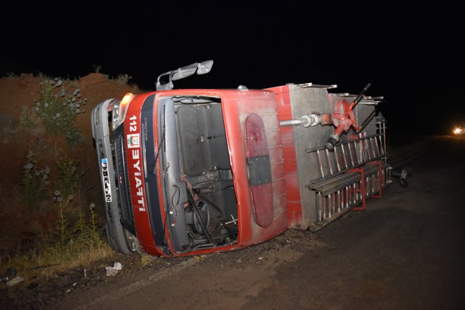 Şanlıurfa'da itfaiye aracının devrilmesi sonucu 3 kişi yaralandı