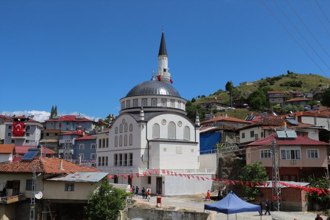Çankırı'nın Ilısılık köyünde yapılan cami ibadete açıldı