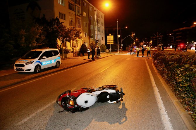 Eskişehir'de iki motosikletin çarpışması sonucu 1 kişi öldü, 2 kişi yaralandı
