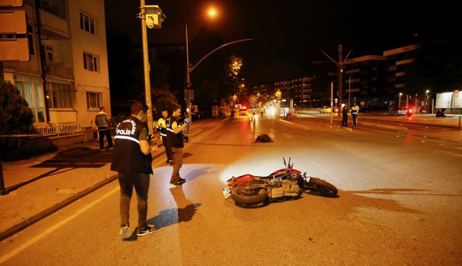 Eskişehir'de iki motosikletin çarpışması sonucu 1 kişi öldü, 2 kişi yaralandı
