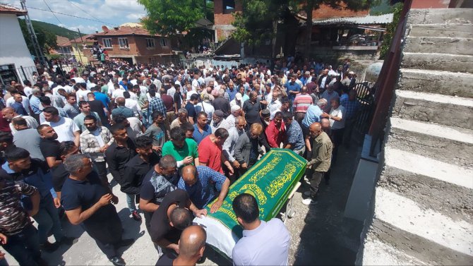 Karabük'te kayınpederi tarafından öldürülen genç kadının cenazesi toprağa verildi