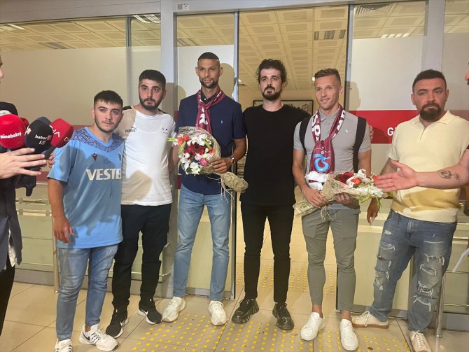 Trabzonspor'un transfer görüşmesi yaptığı Orsic ile Joaquin Fernandez, Trabzon'a geldi