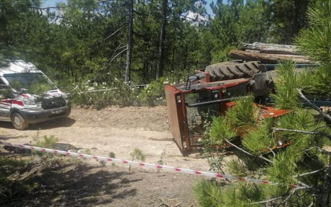 Uşak'ta devrilen traktördeki 1 kişi öldü