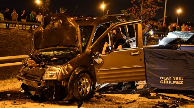 Düzce'deki trafik kazasında 2 kişi hayatını kaybetti, 11 kişi yaralandı