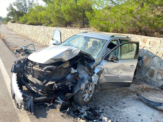 Datça'da iki otomobil çarpıştı, 1 kişi öldü, 3 kişi yaralandı