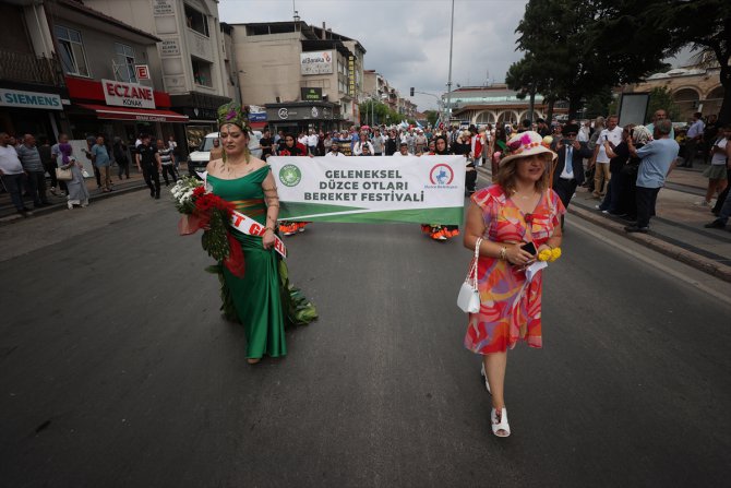 "Düzce Otları Bereket Festivali" kortej yürüyüşüyle başladı