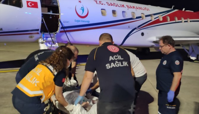Hac ziyaretinde rahatsızlanan kişi ambulans uçakla Bursa'ya getirildi