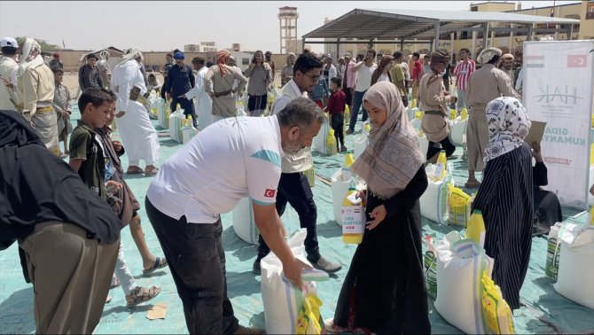 Hak İnsani Yardım Derneği Yemen'de temiz su ve gıda yardımı yaptı