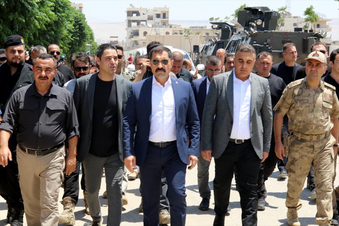Hatay Valisi Masatlı, terörden arındırılan Afrin'i ziyaret etti