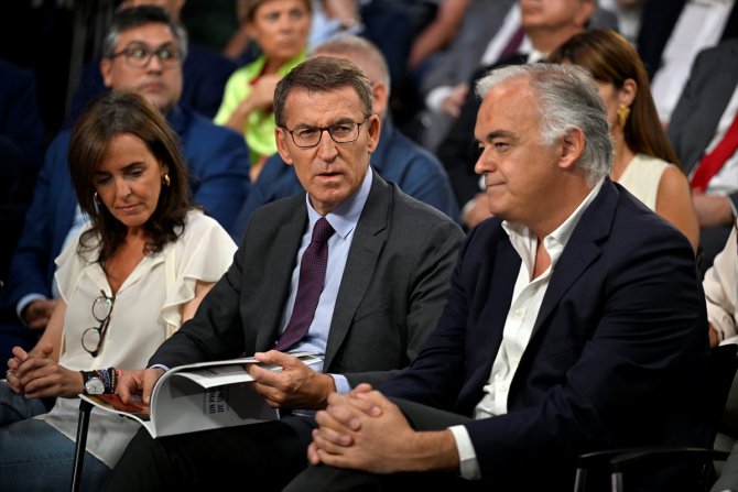 İspanya'da ana muhalefetteki Halk Partisi lideri Feijoo seçim programını açıkladı
