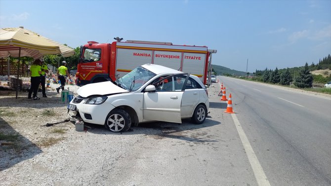 Manisa'da otomobil ile kamyonetin çarpıştığı kazada 1 kişi öldü, 3 kişi yaralandı