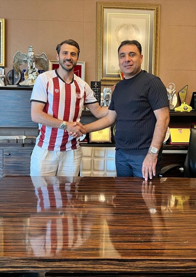 Sivasspor, Caner Osmanpaşa ile sözleşme yeniledi