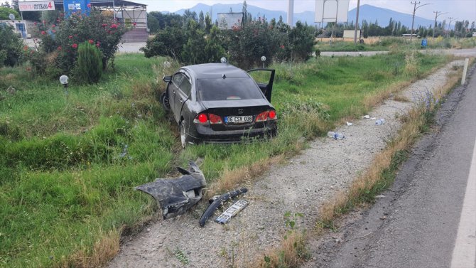 Afyonkarahisar'da otomobil ile tarım aracı çarpıştı, 2 kişi öldü, 5 kişi yaralandı