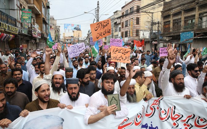 İsveç'te Kur’an-ı Kerim'in yakılması Pakistan genelinde protesto edildi