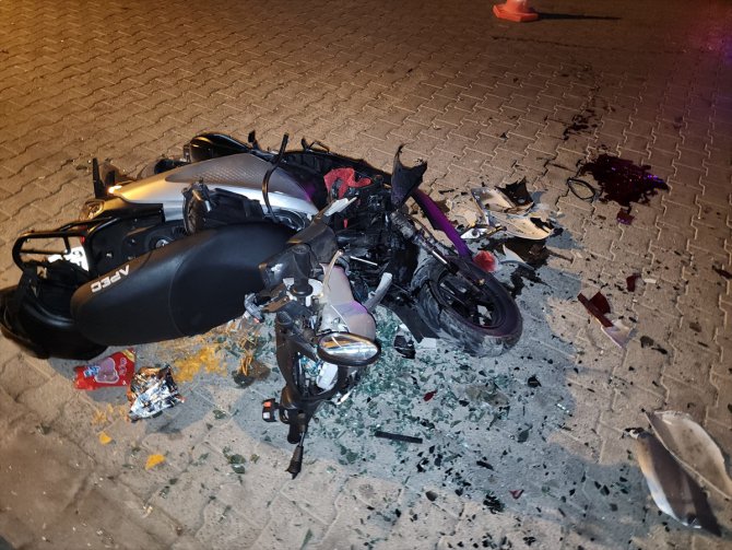 Muğla'da park halindeki hafif ticari araca çarpan motosikletli öldü