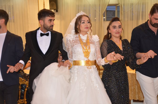 Rusya'dan Hakkari'ye gelin gelen Alona için yöresel düğün yapıldı