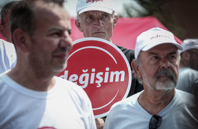 Tanju Özcan, 5. günde yürüyüşüne "Ankara İl Sınırı" tabelası önünden başladı